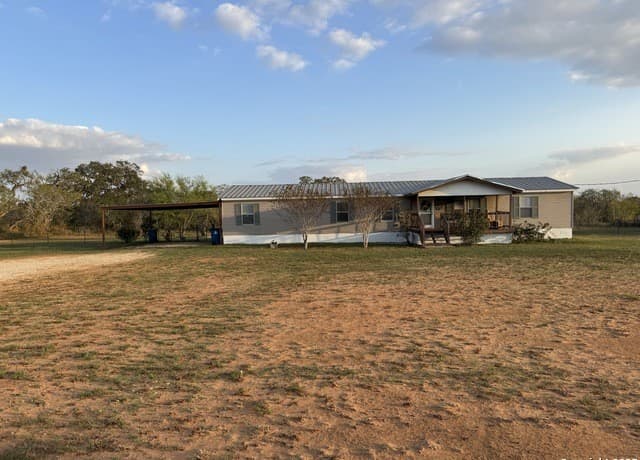 4-bedroom rental at 2387 Fm 537 in Floresville, TX — photo 1