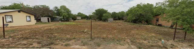 rental at 10 Willow st in Pearsall, TX — photo 4