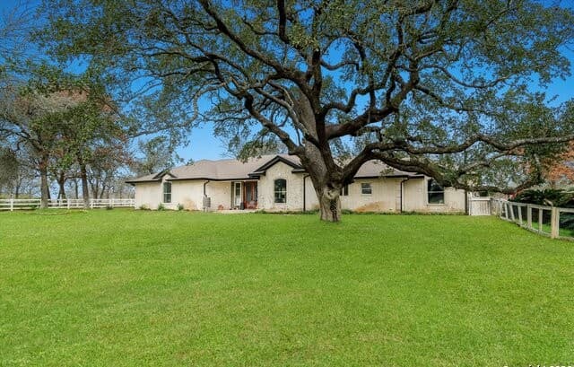 Home for sale at 311 Indian Pink in Floresville, TX — photo 2