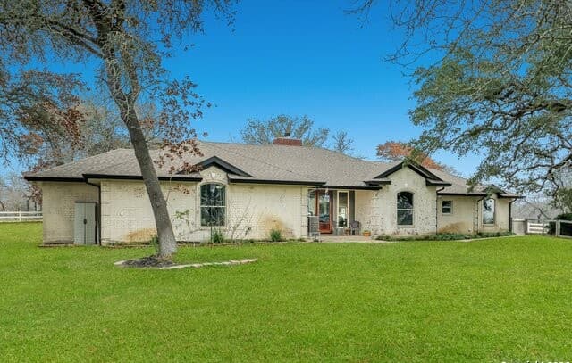 Home for sale at 311 Indian Pink in Floresville, TX — photo 4