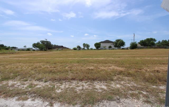 rental at LOT 81-88 BLK A Nottingham Ln in Kenedy, TX — photo 2