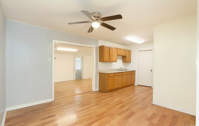 5-bedroom rental at 246 Flintstone Ln in Universal City, TX — photo 5