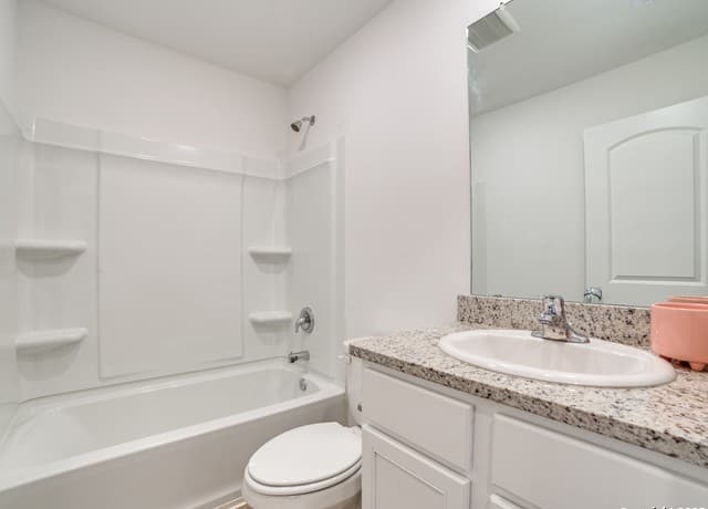 2-bedroom rental at 12153 Parish Divide in San Antonio, TX — photo 5