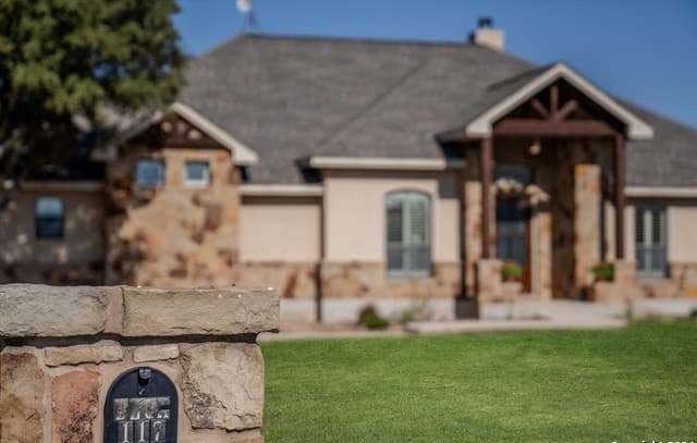 Home for sale at 117 Abrego Run in Floresville, TX — photo 2