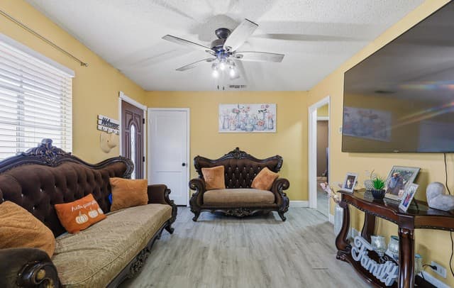 3-bedroom rental at 251 Cliffwood in San Antonio, TX — photo 3