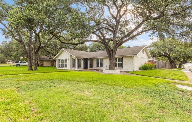 3-bedroom rental at 14102 Red Maple in San Antonio, TX — photo 3