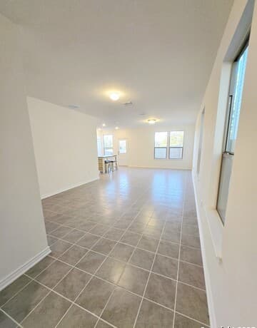 5-bedroom rental at 10643 W Military Unit UNIT 37 in San Antonio, TX — photo 1