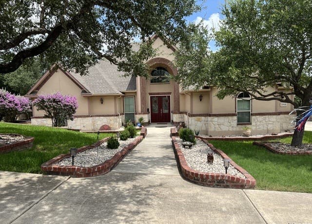 4-bedroom rental at 21918 Pesa Cove in Garden Ridge, TX — photo 1