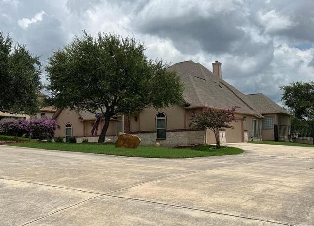 4-bedroom rental at 21918 Pesa Cove in Garden Ridge, TX — photo 2