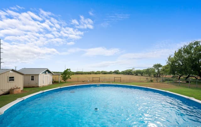 3-bedroom rental at 638 Lagunillas in Charlotte, TX — photo 2