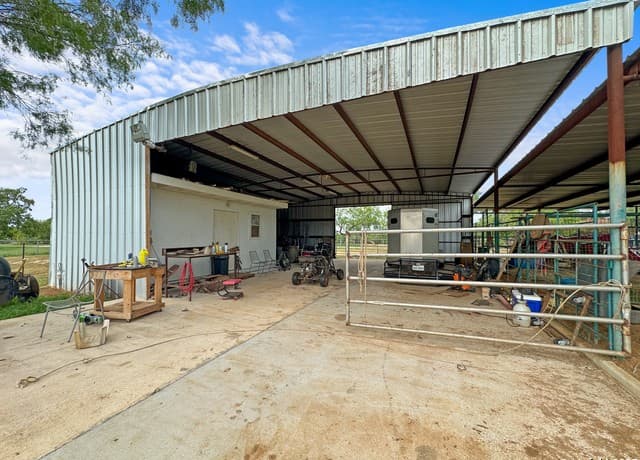 3-bedroom rental at 638 Lagunillas in Charlotte, TX — photo 4