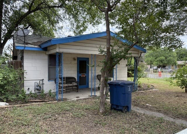 1-bedroom rental at 103 Pharis in San Antonio, TX — photo 2
