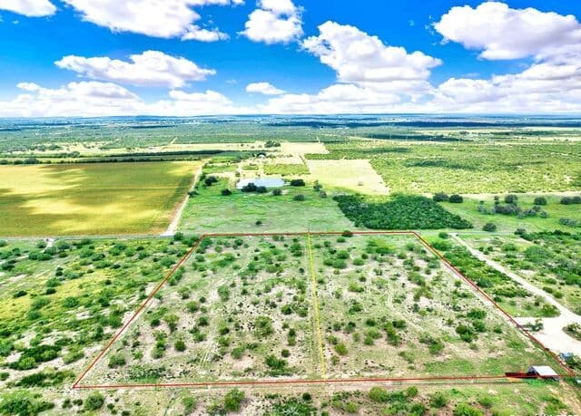 rental at LOT 3 Cr 424 in Hondo, TX — photo 2