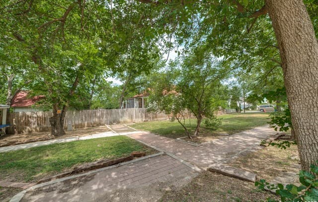 rental at 622 Nolan St in San Antonio, TX — photo 2