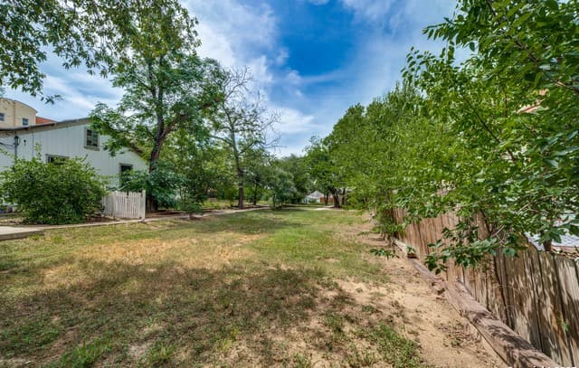 rental at 622 Nolan St in San Antonio, TX — photo 4