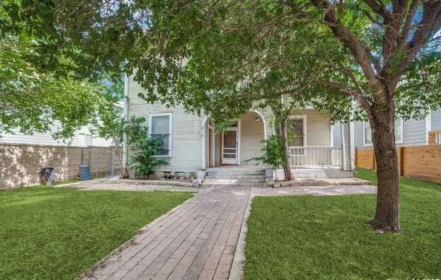 rental at 617 Dawson in San Antonio, TX — photo 1