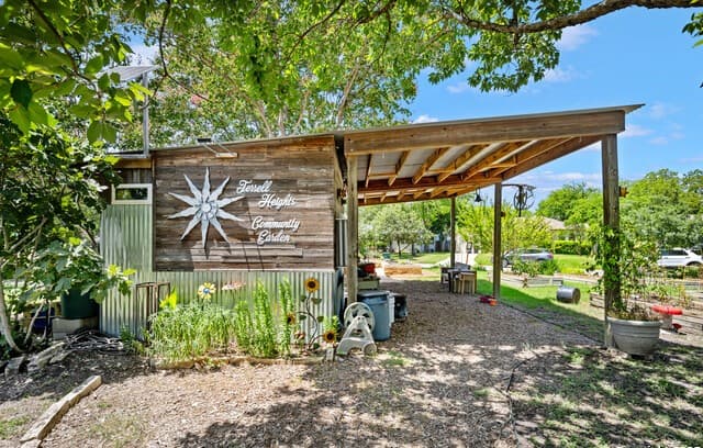 4-bedroom rental at 131 Larchmont in San Antonio, TX — photo 2