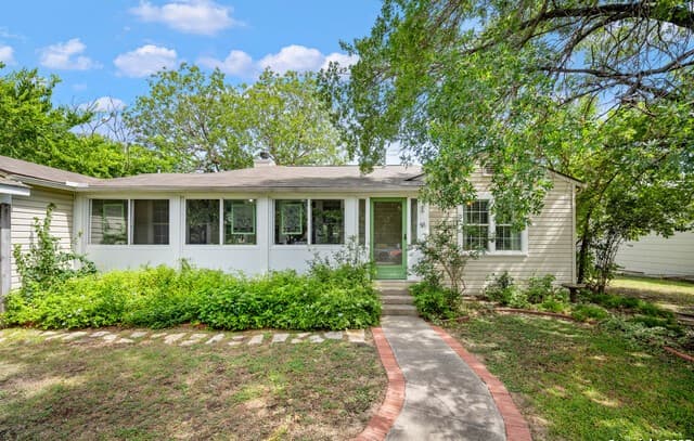 4-bedroom rental at 131 Larchmont in San Antonio, TX — photo 4