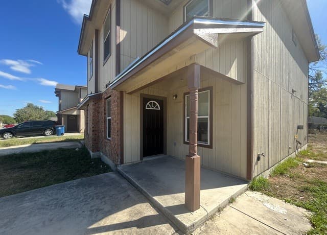 rental at 4602 Swann in San Antonio, TX — photo 1