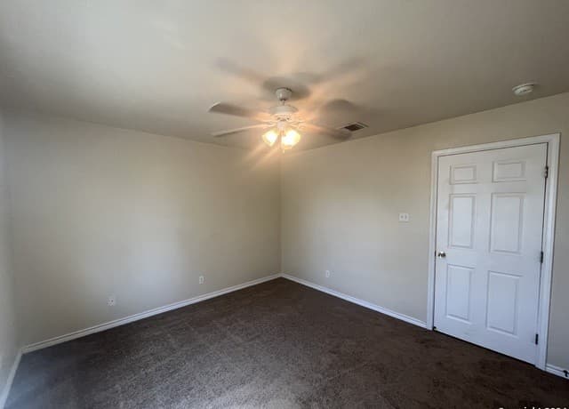 rental at 4602 Swann in San Antonio, TX — photo 4
