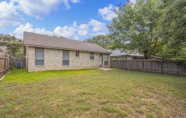 2-bedroom rental at 9006 Roquefort in San Antonio, TX — photo 4