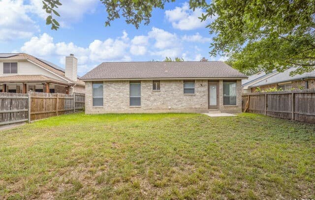 2-bedroom rental at 9006 Roquefort in San Antonio, TX — photo 5