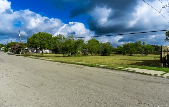 rental at TBD Groff Ave in San Antonio, TX — photo 3