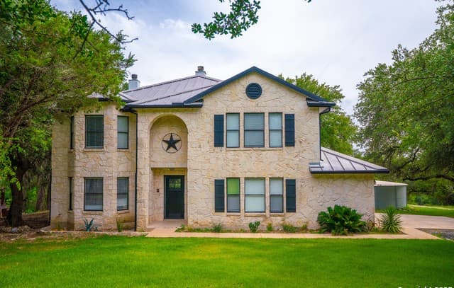 4-bedroom rental at 103 Misty Waters in Boerne, TX — photo 2