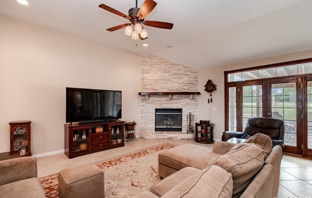 4-bedroom rental at 233 N Fork in Bandera, TX — photo 5