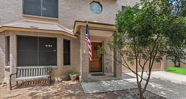 4-bedroom rental at 8523 Park Olympia in Universal City, TX — photo 2