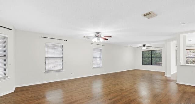 4-bedroom rental at 8523 Park Olympia in Universal City, TX — photo 3