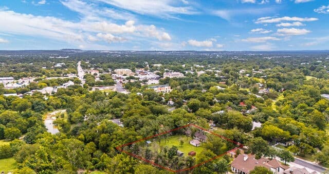 3-bedroom rental at 316 W San Antonio Ave in Boerne, TX — photo 4