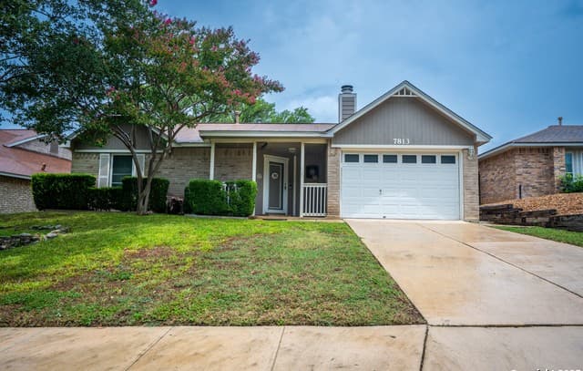 2-bedroom rental at 7813 Forest Briar in Live Oak, TX — photo 1