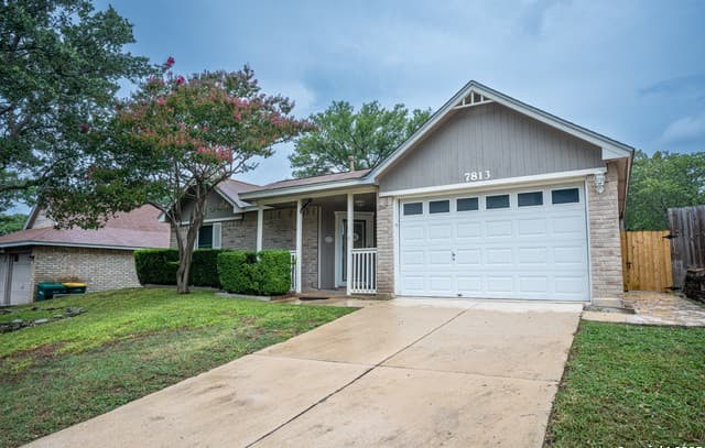 2-bedroom rental at 7813 Forest Briar in Live Oak, TX — photo 3