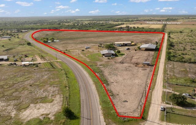 rental at 18434 Fm 471 in Natalia, TX — photo 1