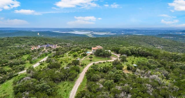 Home for sale at 1494 County Road 270 in Mico, TX — photo 2