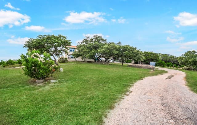 Home for sale at 1494 County Road 270 in Mico, TX — photo 4
