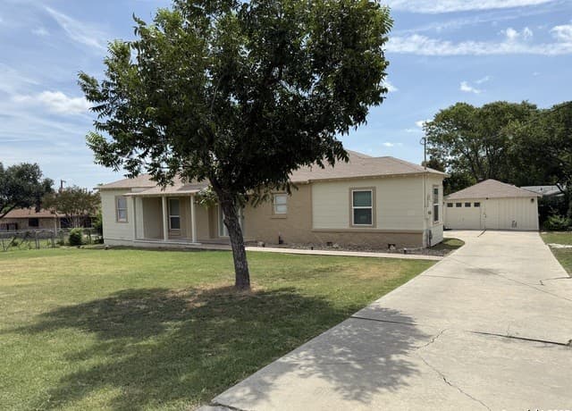 3-bedroom rental at 1214 Sutton in San Antonio, TX — photo 3