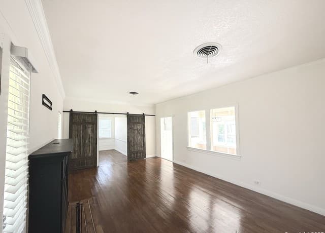 3-bedroom rental at 1214 Sutton in San Antonio, TX — photo 4