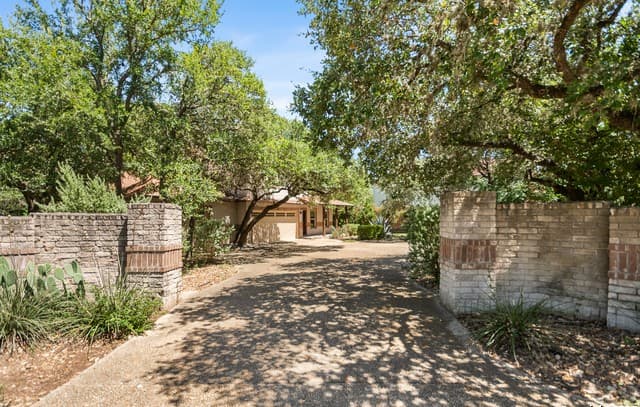 Home for sale at 15125 Flying Circle in Helotes, TX — photo 2