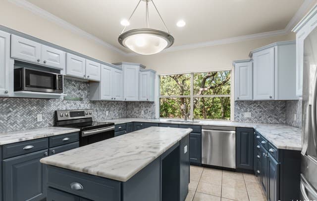 Home for sale at 15125 Flying Circle in Helotes, TX — photo 3