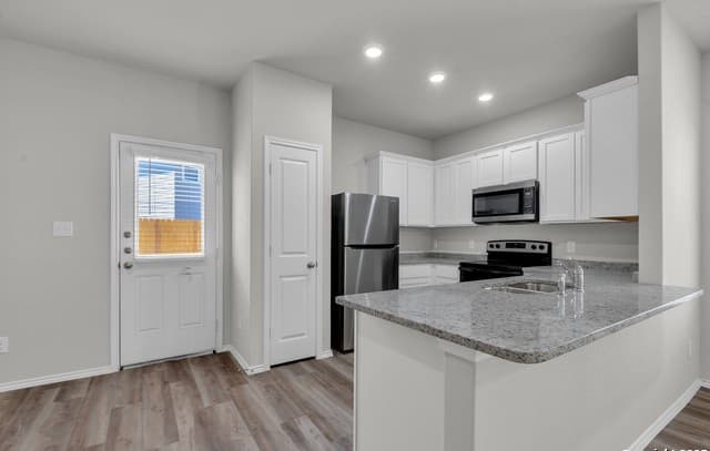 rental at 8911 N Fm 1560 305-306 in San Antonio, TX — photo 5