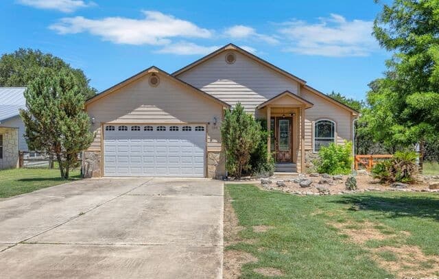 3-bedroom rental at 388 Deerwood in Bandera, TX — photo 1