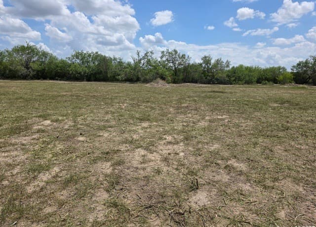 rental at 1050 N Hwy 132 in Natalia, TX — photo 4