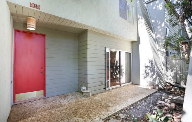 3-bedroom rental at 3102 Eisenhauer Unit B16 in San Antonio, TX — photo 2