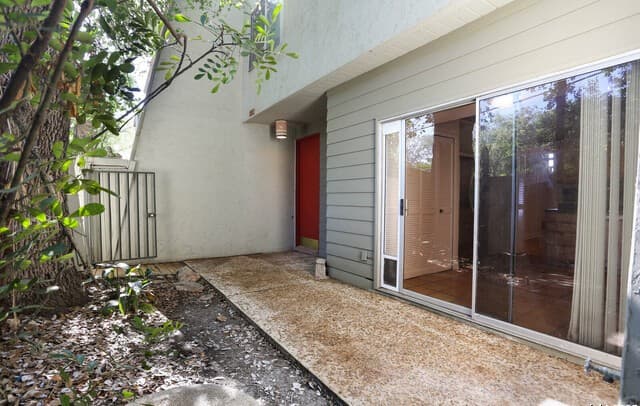 3-bedroom rental at 3102 Eisenhauer Unit B16 in San Antonio, TX — photo 3