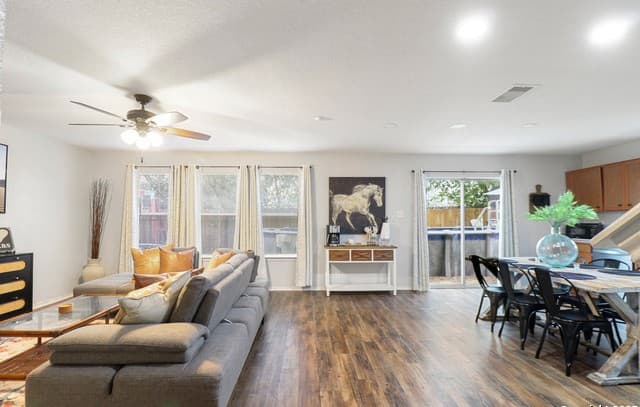 5-bedroom rental at 7451 Circle Farm in San Antonio, TX — photo 5