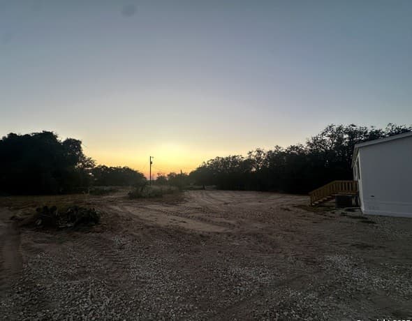 4-bedroom rental at 5161 County Road 302 in Floresville, TX — photo 3