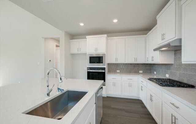 Home for sale at 524 Foxbrook Way in Cibolo, TX — photo 4