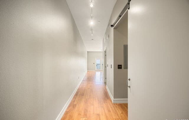 1-bedroom rental at 1401 S Flores St Unit #409 in San Antonio, TX — photo 4